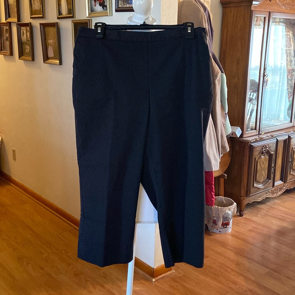Women’s black capris. Size 14